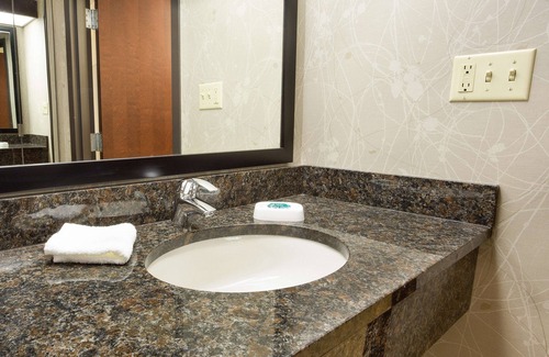 Greensboro Hotel | Drury Inn & Suites Greensboro