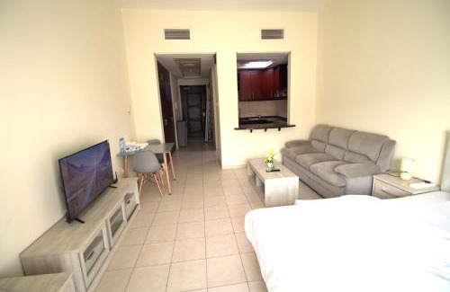 Discovery Gardens Apartamento | DRUVYA HOLIDAY HOMES, Bld DG079, Street No,3 Discovery Gardens, Close to The Gardens Metro 3 minutes walkable