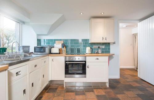 St Brides Casa | Drws Gobaith-West