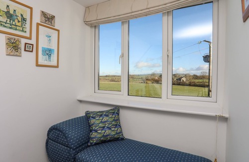 Llanerchymedd Cabaña | DRWS Y GORLAN, romantic, country holiday cottage in Llanerchymedd