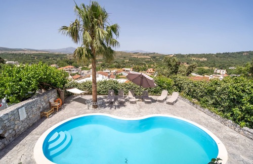 Armenoi Villa | Dryades Villa. Situado a 8 km de la playa de Rethymnon