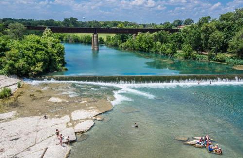 New Braunfels Casa | DT 323 Kessler Cottage