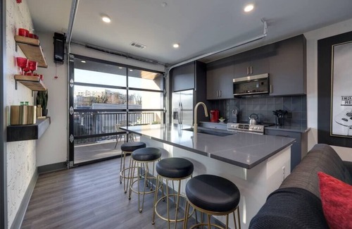 Rolling Mill Hill Condominio | DT Nashville Walk to Broadway 2 Bedrooms Sleeps 8