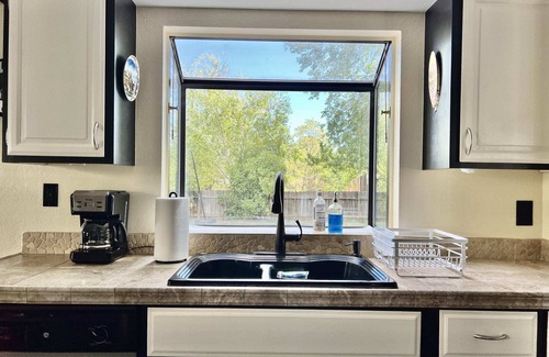 Northeast Reno Casa | DT Reno - 4BR Home w Patio BBQ Grill Games Room