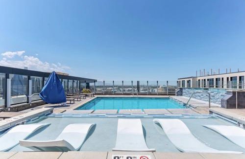 Rio Grande Apartamento | DT SLC Rooftop Pool Hot Tub King Bed Parking