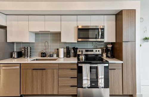 Rio Grande Apartamento | DT SLC Rooftop Pool Hot Tub King Bed Parking