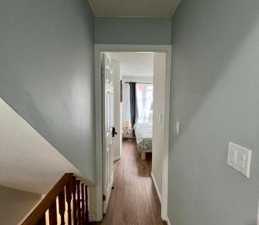 Junction Triangle Casa | DT Townhome 1BR steps to transit