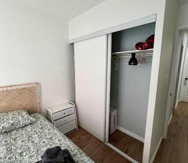 Junction Triangle Casa | DT Townhome 1BR steps to transit