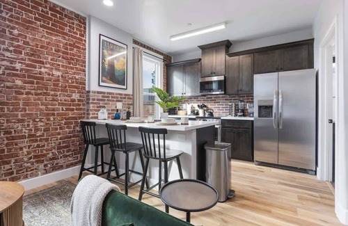 Tulare Apartamento | Charming Downtown Tulare Studio – Walk to Shops & Dining