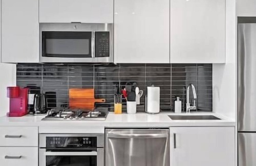 Connaught Apartamento | DT Views |UG Park | Mins to Saddledome | Pool| Gym