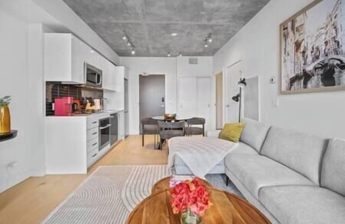 Connaught Apartamento | DT Views |UG Park | Mins to Saddledome | Pool| Gym