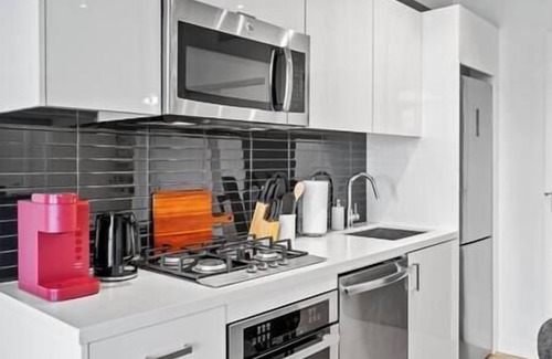 Connaught Apartamento | DT Views |UG Park | Mins to Saddledome | Pool| Gym