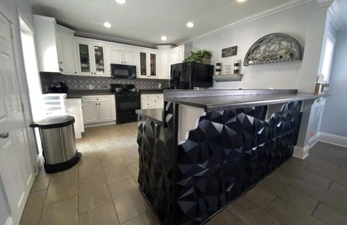 Eckington Casa | DT, WDC. Sleeps14 4 Bedrooms. 8beds +, 3.5 Bathrooms 2 en-suite. 3 car parking