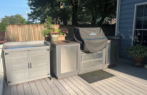 Annapolis Casa | DTA 2 bdrm w/parking, pet friendly, great location with all of the amenities!