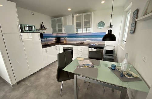 Sierksdorf Apartamento | DTV **** - look directly at the sea from your bed - one-room apartment, superbly furnished,