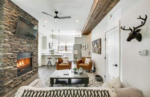 Blowing Rock Apartamento | Dtwn Blowing Rock Condo with Private Hot Tub!