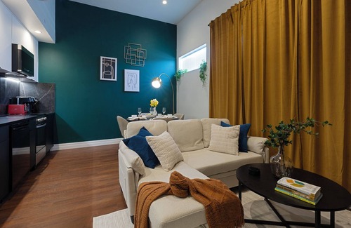Downtown Apartamento | DTWN I Near Yale I King Beds I Free Parking I Gym I Free Coffee I Pets Welcome!