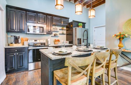 Monett Apartamento | Dtwn Loft in the Heart of Monett Pets Welcome!
