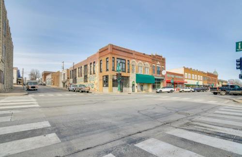 Monett Apartamento | Dtwn Loft in the Heart of Monett Pets Welcome!