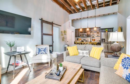 Monett Apartamento | Dtwn Loft in the Heart of Monett Pets Welcome!