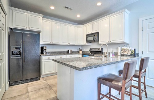 Mesquite Condominio | Dtwn Mesquite Condo w/ Resort Pool: Golf & Gamble!