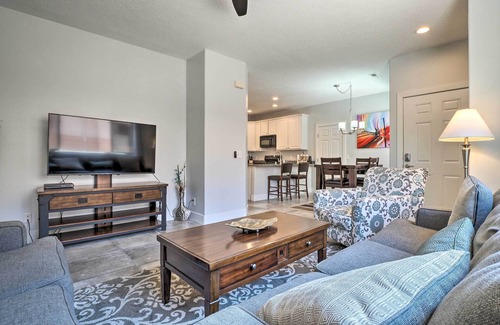 Mesquite Condominio | Dtwn Mesquite Condo w/ Resort Pool: Golf & Gamble!