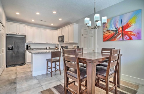 Mesquite Condominio | Dtwn Mesquite Condo w/ Resort Pool: Golf & Gamble!