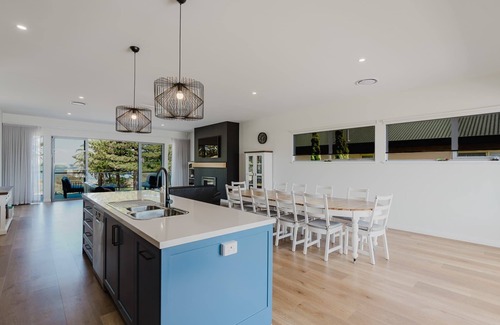 Victor Harbor Casa | Dual Family Entertainer 9 Esplanade Victor Harbor