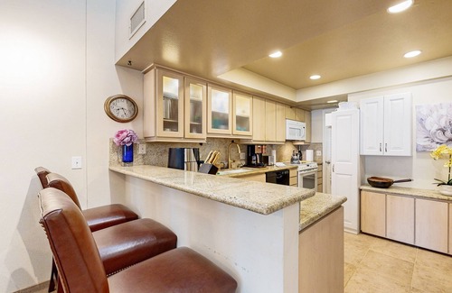 Palm Desert Condominio | Dual-Suite Villa at Ironwood Country Club | Shared Pool & Hot Tub