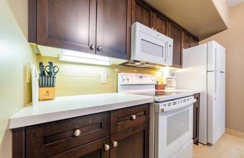 Oro-Medonte Apartamento | Dual Suites: Ample Space, King Beds, Jacuzzi, Pool