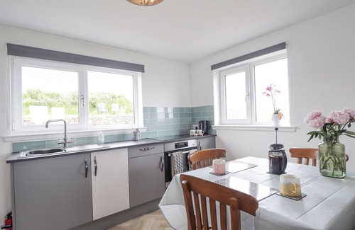Auckengill Cabaña | DUART AT THE SEA, pet friendly, with a garden in John O Groats