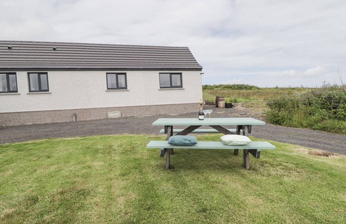 Auckengill Cabaña | DUART AT THE SEA, pet friendly, with a garden in John O Groats