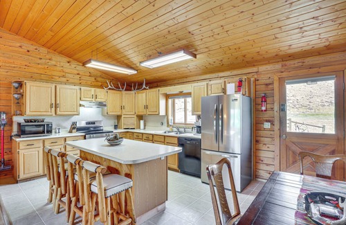 Dubois Cabina | Dubois Riverfront Lodge w/ On-Site Fishing & Views