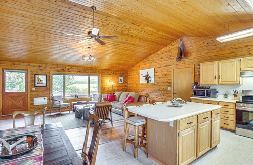 Dubois Cabina | Dubois Riverfront Lodge w/ On-Site Fishing & Views