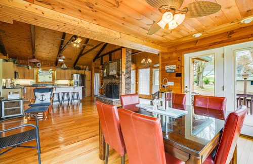 Piney Flats Cabina | 'Duck and Bug's Cabin' on Boone Lake w/ Boat Dock!