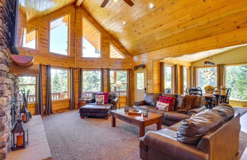Duck Creek Village Casa | Duck Creek Village Cabin with Deck and Private Hot Tub