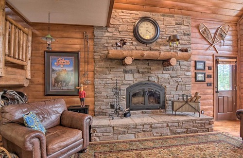 Duck Creek Village Casa | Duck Creek Village Chalet with Fire Pit and Decks