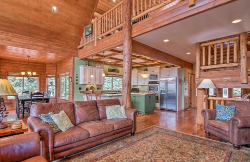 Duck Creek Village Casa | Duck Creek Village Chalet with Fire Pit and Decks