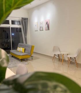 Setia Tropika Apartamento | Duck Duck House 3BR 7-11 PAX