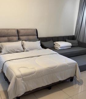 Setia Tropika Apartamento | Duck Duck House 3BR 7-11 PAX