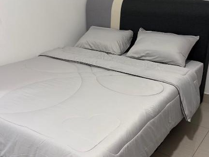 Setia Tropika Apartamento | Duck Duck House 3BR 7-11 PAX