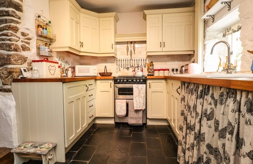 Hurst Green Cabaña | DUCKDOWN, pet friendly, character holiday cottage in Hurst Green