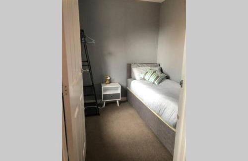 Dudley Casa | Dudley House *Staycation & Contractors* Sleeps 7
