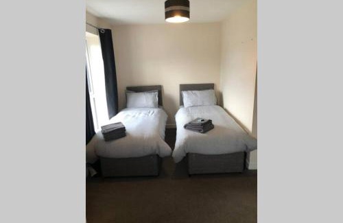 Dudley Casa | Dudley House *Staycation & Contractors* Sleeps 7