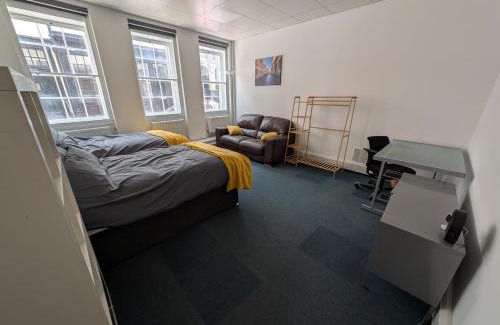 Bristol Old City Casa | Duel of Bristol House 6BR 12 beds