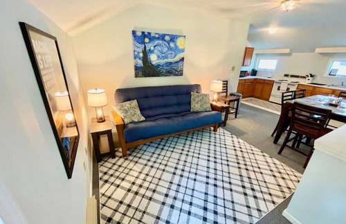 Lime Rock Apartamento | Dugway Hideaway Walking Distance to Lime Rock Park