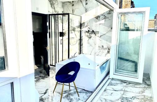 Mildmay Apartamento | Duke and Duchess Apartments and Rooms - Private in Room Hot Tub Suites