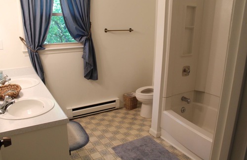 McGaheysville Cabina | Duke's Den, A Storybook Mountain Getaway.