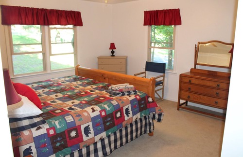 McGaheysville Cabina | Duke's Den, A Storybook Mountain Getaway.