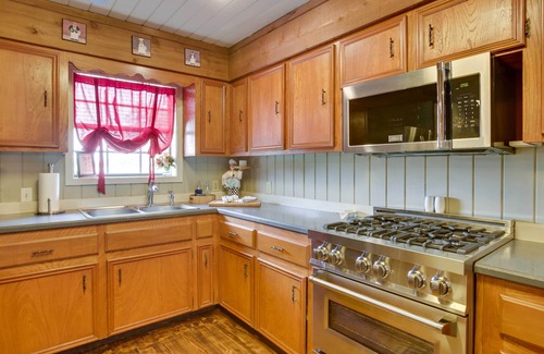 Theriot Casa | Dularge Grand Villa - Steps to Marina + Fishing!